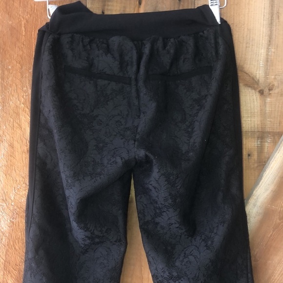 A Pea In The Pod Maternity Lace Capris Size S - Picture 4 of 6